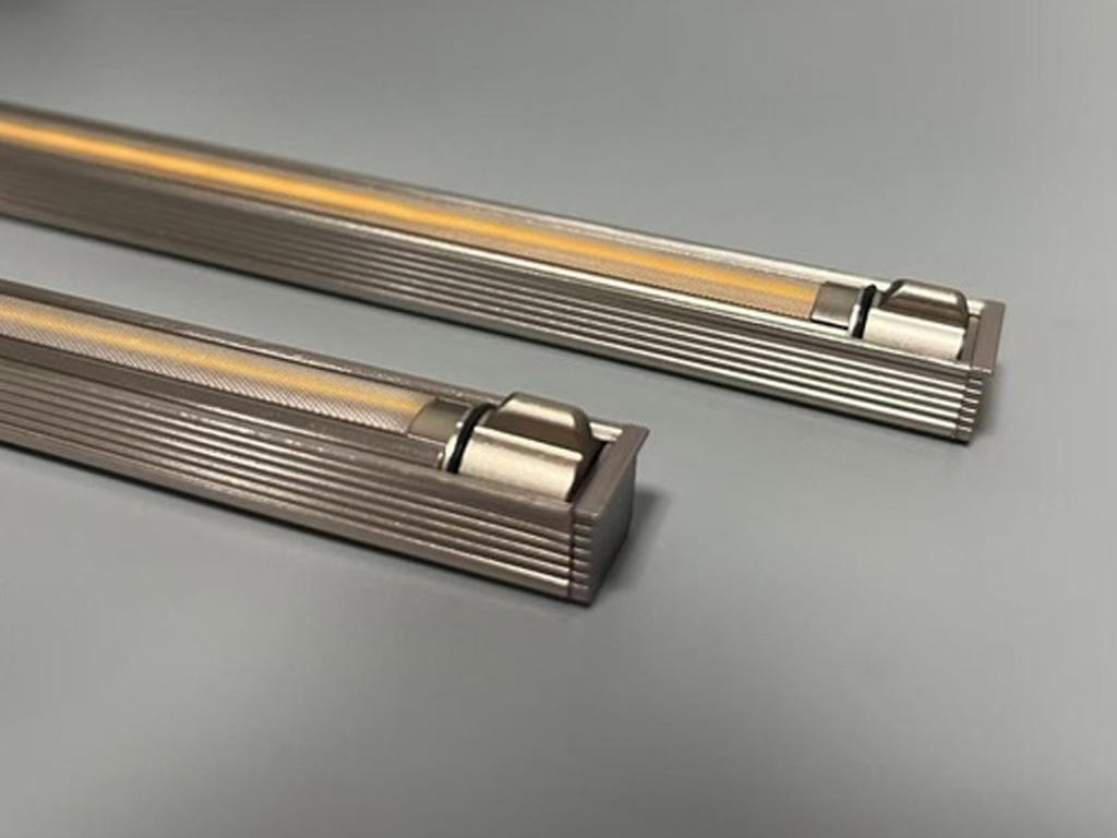 Rota-Lux drejebar LED indbygningsskinne 113 cm. 24V 2700K. Champagne