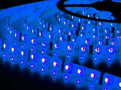 LED strip 24V. 5 m. BLÅ 5W/m. IP65. 10mm PCB. 50 cm. 0.5mm2 ledning begge ender